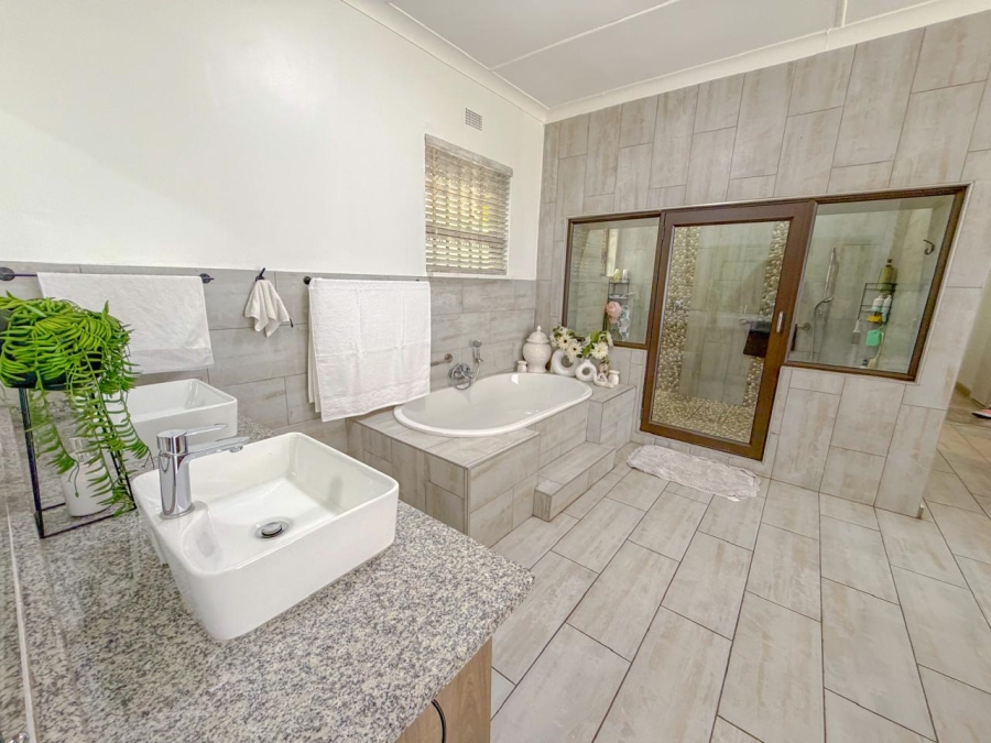 5 Bedroom Property for Sale in Sasolburg Ext 4 Free State